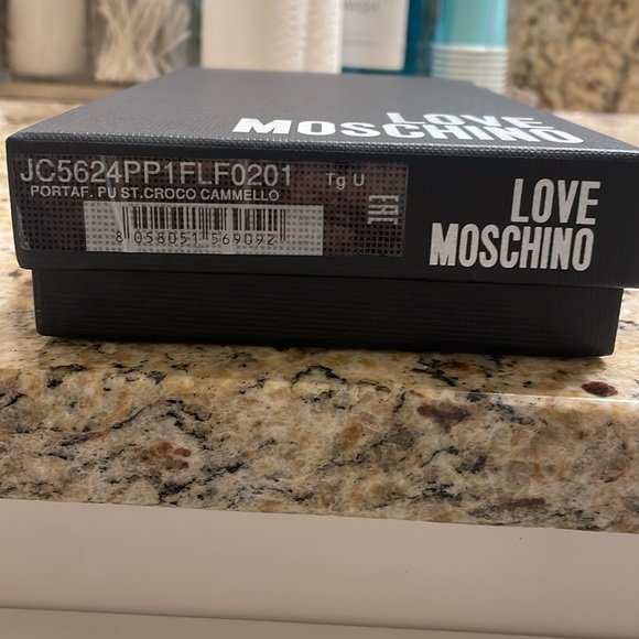 NWT Love Moschino Logo-Plaque Crocodile-Effect Wallet - Brown - Picture 12 of 12